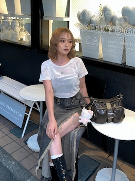 「アイテム（ハンドバッグ）」を使った、國岡朋実さん（レディース・156cm）の夏コーディネート