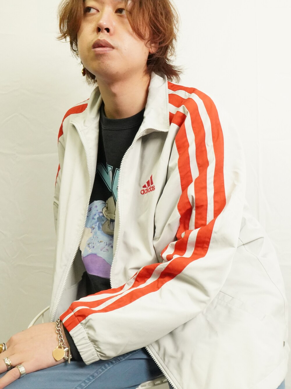 「お洒落さんとつながりたい、シンプルコーデ、ootd、いいね、save、フォローお願いします🤑、秋服、秋のコーデ、ラフ、オーバーサイズ、古着、大人カジュアル、ニット帽、ブラック、ストリート、リラックススタイル、ロゴスウェット」｜「古着のスウェットのアイテム（スウェット、ブラック系）」を使った、よりさん（メンズ・178cm）の秋コーディネートの1枚目の写真
