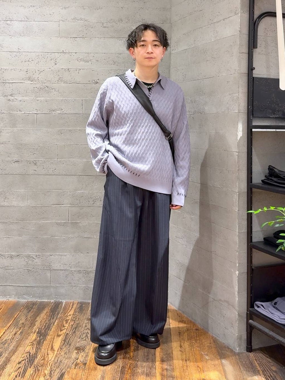 「HARE、低身長、きれいめ、モード、オーバーサイズ、ワイドパンツ、ニット、ポロシャツ、秋コーデ」｜「HAREのステンレスチェーンネックレス(HARE)（ネックレス、シルバー系）」を使った、HARE     もりたいさん（メンズ・168cm）の夏コーディネートの1枚目の写真