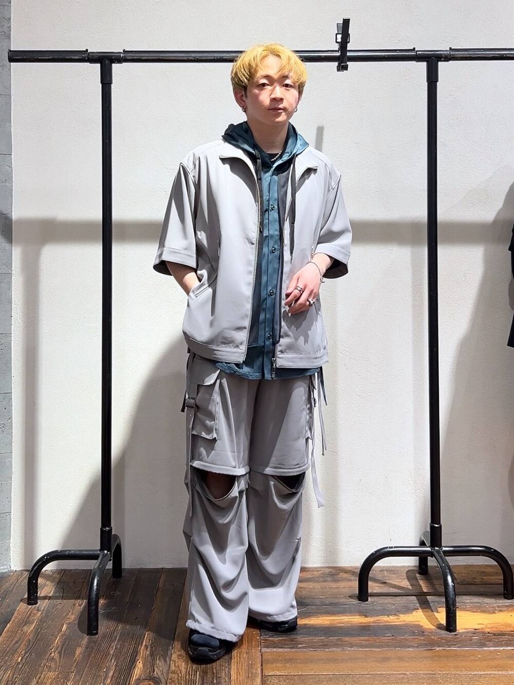 「低身長、きれいめ、モード、オーバーサイズ、HARE、セットアップ、ブルゾン、ワイドパンツ、シャツ」｜「HAREのステンレスブレスレット(HARE)（ブレスレット、シルバー系）」を使った、HARE     もりたいさん（メンズ・168cm）の春コーディネートの1枚目の写真