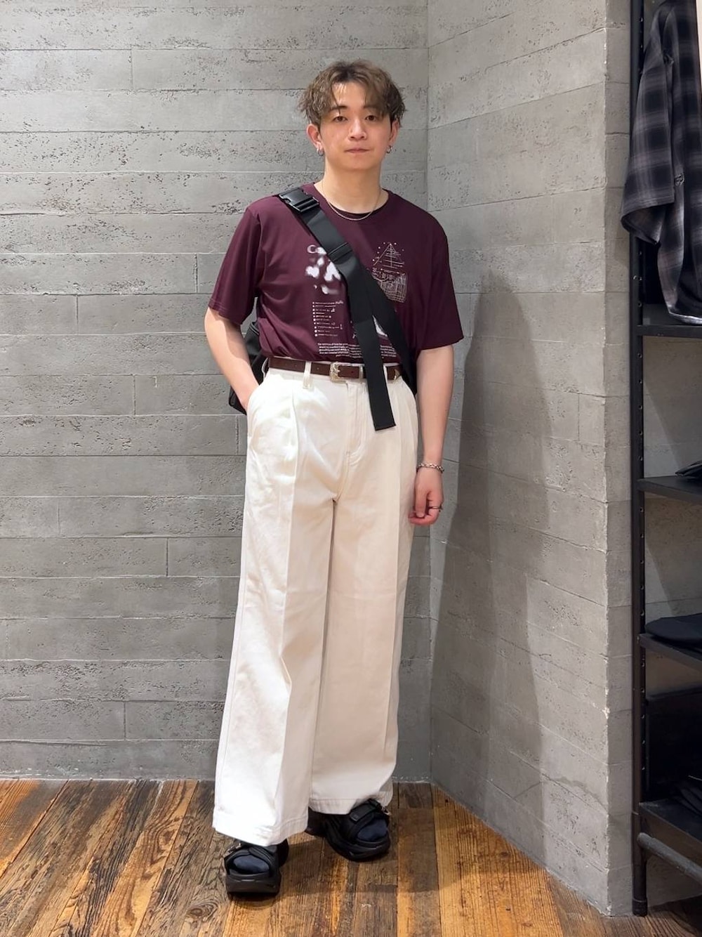 「低身長、きれいめ、モード、オーバーサイズ、HARE、夏コーデ、デニムパンツ、Tシャツ、ベルト」｜「HAREのステンレスブレスレット(HARE)（ブレスレット、シルバー系）」を使った、HARE     もりたいさん（メンズ・168cm）の夏コーディネートの1枚目の写真