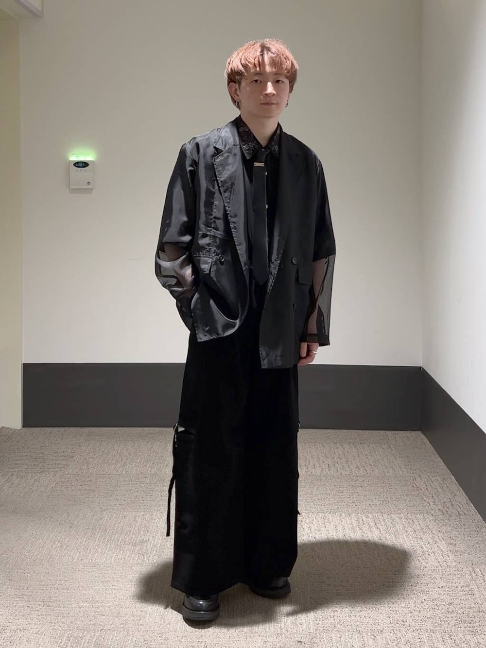 「オーバーサイズ、HARE、低身長、きれいめ、デニムパンツ、ジャケット、モード、モテ、デート/ロマンティック」｜「HAREのシアーダブルジャケット(HARE)（テーラードジャケット、ブラック系）」を使った、HARE     もりたいさん（メンズ・168cm）の春コーディネートの1枚目の写真