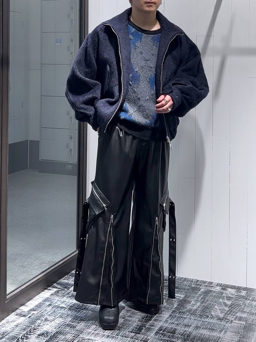 「低身長、きれいめ、モード、オーバーサイズ、HARE、ブルゾン、ワイドパンツ、ニット、セールコーデ」｜「HAREのウールスタンドブルゾン(HARE)（ブルゾン、パープル系）」を使った、HARE     もりたいさん（メンズ・168cm）の冬コーディネートの1枚目の写真