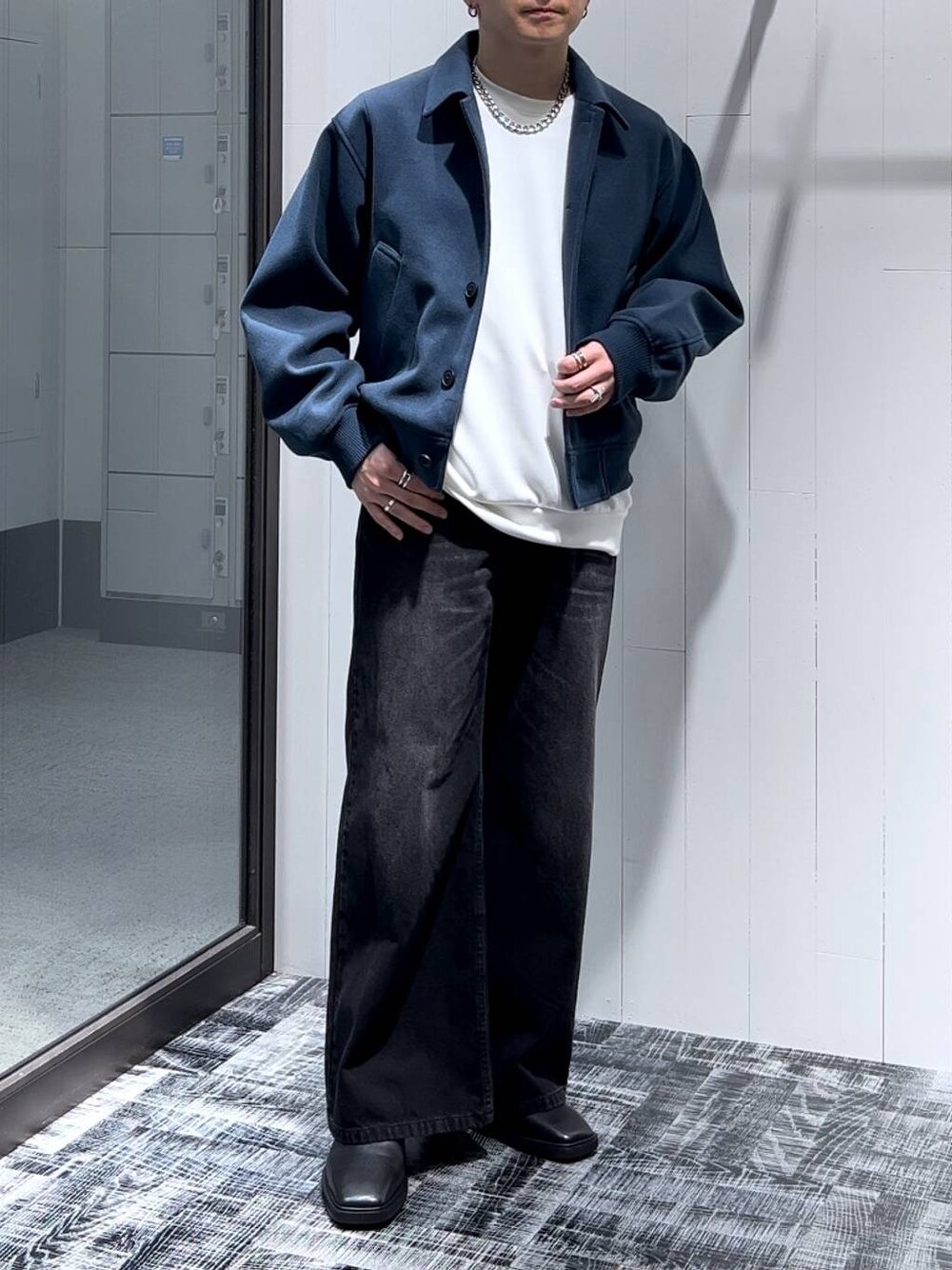 「低身長、きれいめ、モード、オーバーサイズ、HARE、デニムパンツ、ブルゾン、ウーリーテック、ベーシック/シンプル」｜「HAREのウーリーテックコンパクトショートブルゾン(HARE)（ブルゾン、グリーン系）」を使った、HARE     もりたいさん（メンズ・168cm）の秋コーディネートの1枚目の写真