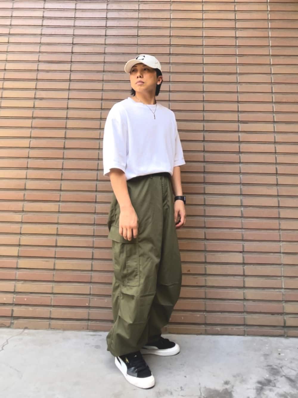 「メンズコーデ、休日コーデ、おしゃれさんと繋がりたい、ゆるコーデ、いいね、save、フォローお願いします🤑、ストリートコーデ、オーバーサイズ、キャップ、Tシャツ、カーゴパンツ、おでかけコーデ、スニーカー、アップルウォッチ」｜「WYM LIDNMのHEAVY WEIGHT BASIC BIG-TEE（Tシャツ/カットソー、ホワイト系）」を使った、MASAYAさん（メンズ・160cm）の夏コーディネートの1枚目の写真