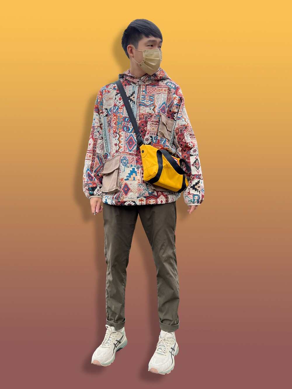 「ootd、街頭穿搭、球鞋、休閒、oversize、基礎款、運動搭配、通勤穿搭」｜「UNIQLOのアイテム（チノパンツ、グリーン系）」を使った、niyutigerさん（メンズ・178cm）の春コーディネートの1枚目の写真