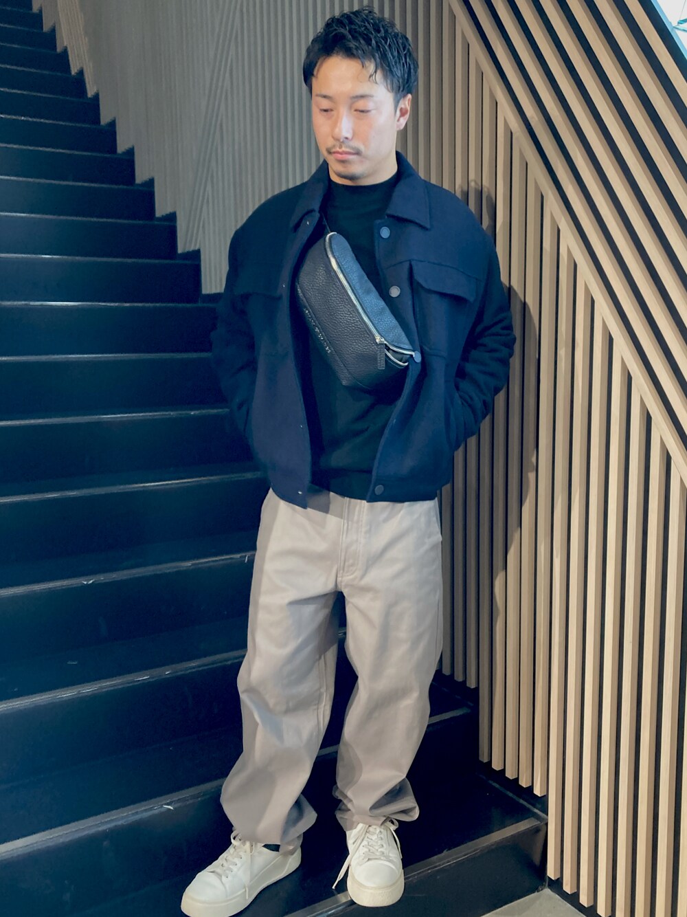 「AXchanger、AXchange、armaniexchange、AXCatStreet、アウター、ブルゾン、ニット、ボディバッグ、セーター、チノパン、スニーカー、秋冬コーデ、オトナカジュアル」｜「ARMANI EXCHANGEの【A|X アルマーニ エクスチェンジ】ウールミックス パデッドシャツブルゾン（ブルゾン、ブルー系）」を使った、Y. SHOTAROさん（メンズ・163cm）の秋コーディネートの1枚目の写真