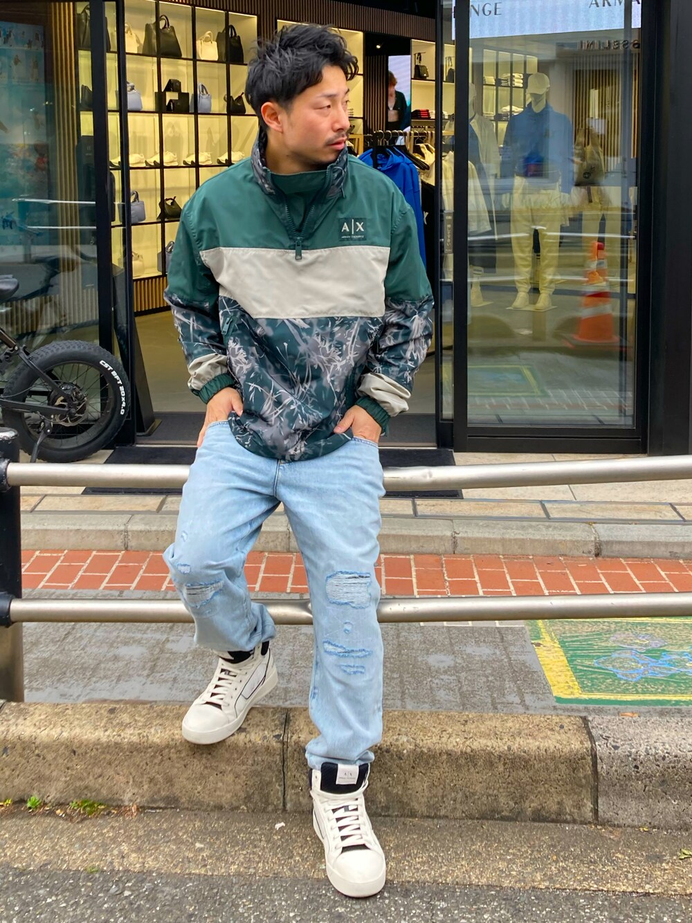 「AXchange、AXchanger、AXCatStreet、armaniexchange、スニーカー、アウター、春アウター、春コーデ、デニム、休日コーデ、大人カジュアル、カジュアルコーデ、シンプルコーデ、グリーン、花柄」｜「ARMANI EXCHANGEの【A|X アルマーニ エクスチェンジ】ハーフジップアップナイロンパーカー（ナイロンジャケット、グリーン系）」を使った、Y. SHOTAROさん（メンズ・163cm）の冬コーディネートの1枚目の写真