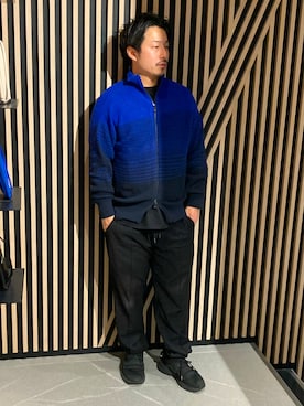 「ARMANI EXCHANGE（アルマーニエクスチェンジ）のアイテム（カーディガン/ボレロ）」を使った、Y. SHOTAROさん（メンズ・163cm）の冬コーディネート