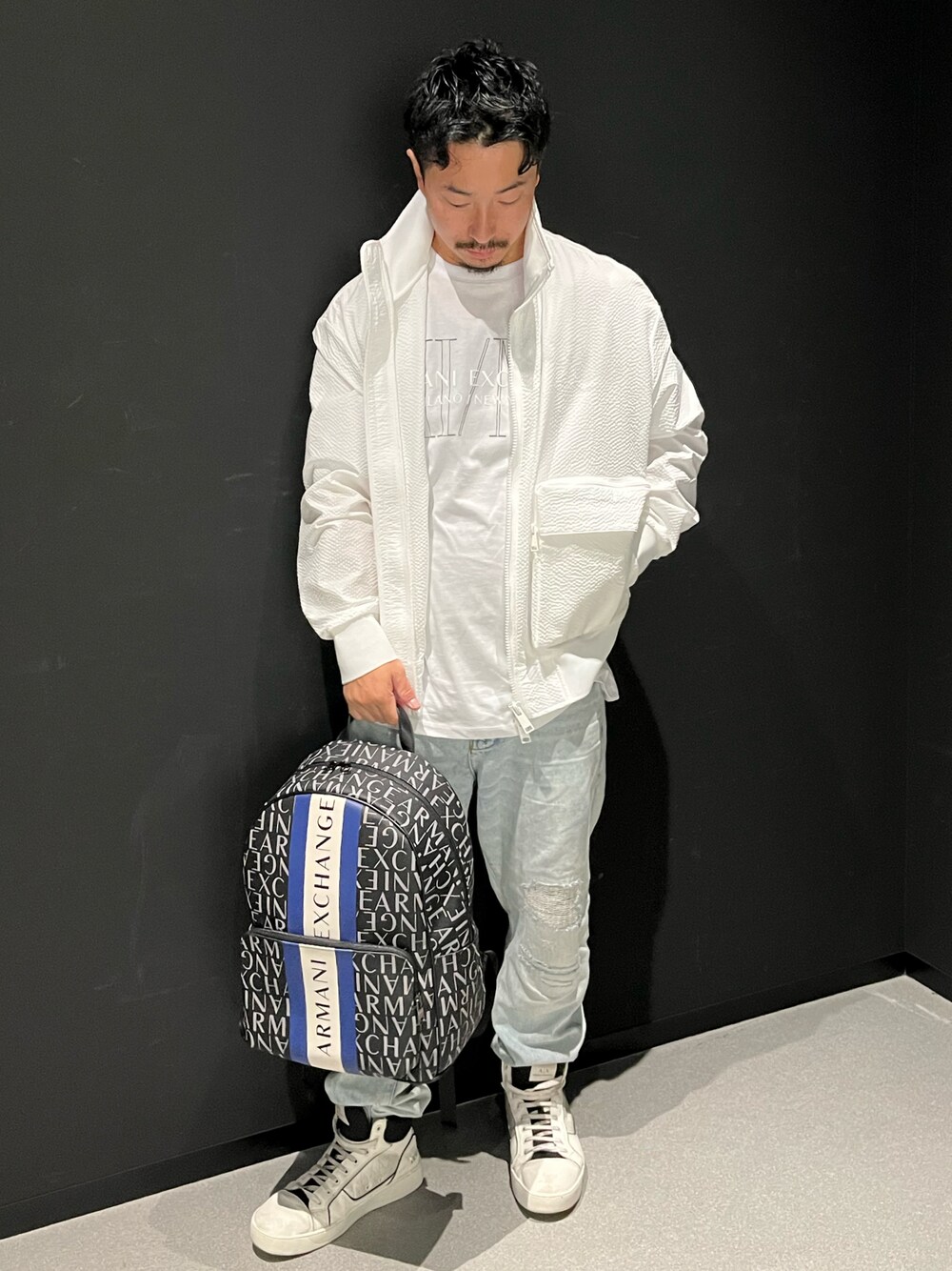 「ZOZOセール2023夏、armaniexchange、AXchange、AXchanger、AXCatStreet、アルマーニエクスチェンジ、みんなの白Tフェス、白アウター、アウター、夏コーデ、デニム、バックパック、ハイカットスニーカー、白スニーカー、白Tシャツ」｜「ARMANI EXCHANGEの【A|X アルマーニ エクスチェンジ】シアサッカー　ウインドブレーカー（ナイロンジャケット、ホワイト系）」を使った、Y. SHOTAROさん（メンズ・163cm）の夏コーディネートの1枚目の写真