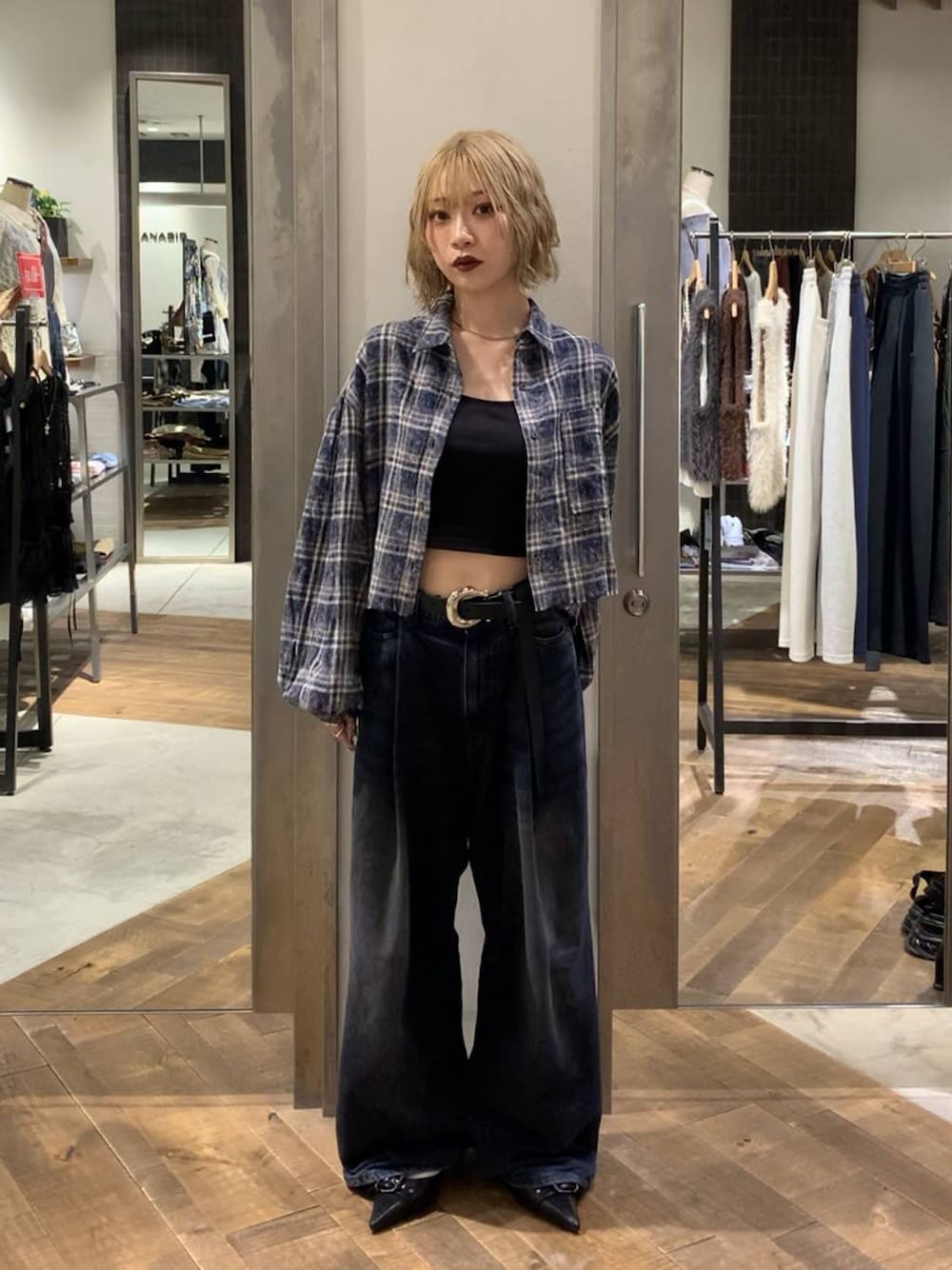 「低身長、カジュアル、個性派、JEANASIS、ジーナシスト_JEANASIS、デニムパンツ、シャツ、シャツスタイル、チェック、サンダル、秋コーデ、秋冬新作、秋服準備はじめました」｜「JEANASISのカラータックデニムワイドパンツ/322713（デニムパンツ、ブラック系）」を使った、yuki1gouさん（レディース・152cm）の秋コーディネートの1枚目の写真