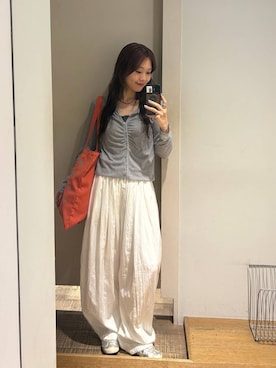 「JEANASIS（ジーナシス）のボリュームタックバルーンパンツ/663469（カーゴパンツ、ホワイト系）」を使った、HARUさん（レディース・163cm）の春コーディネート