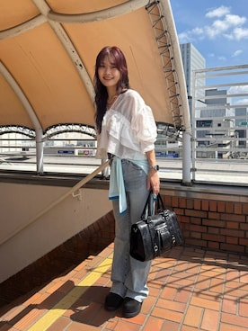「JEANASIS（ジーナシス）のコットンフィットフレアデニム/638819（デニムパンツ、ブルー系）」を使った、HARUさん（レディース・163cm）の春コーディネート