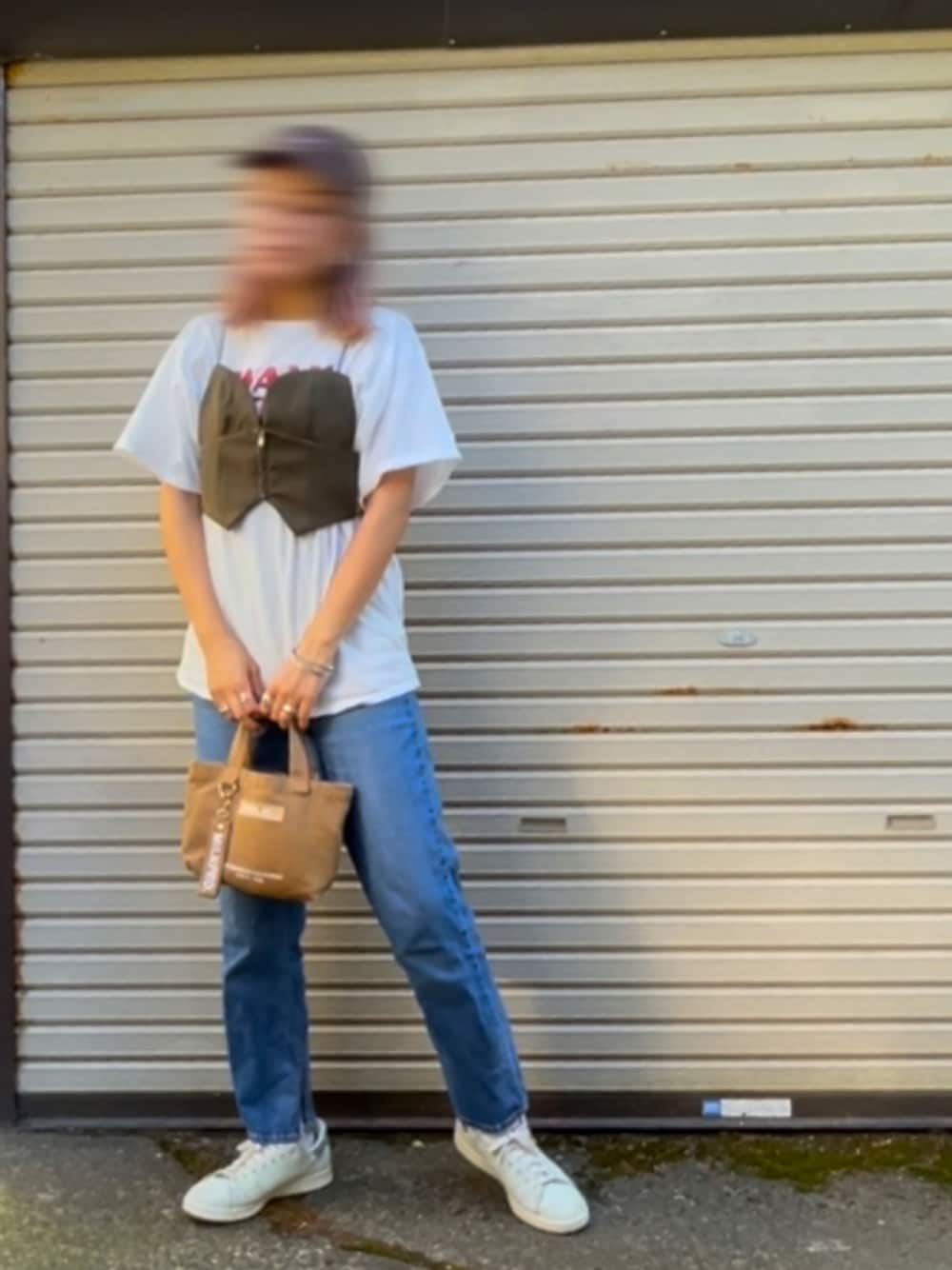 「秋服準備はじめました、カジュアル、キャップ、高身長女子、ビスチェ、秋色、デニムパンツ、スニーカー、色黒、今日のコーデ」｜「UN3D.のビスチェベスト（その他トップス、グリーン系）」を使った、mistral2021さん（レディース・168cm）の秋コーディネートの1枚目の写真