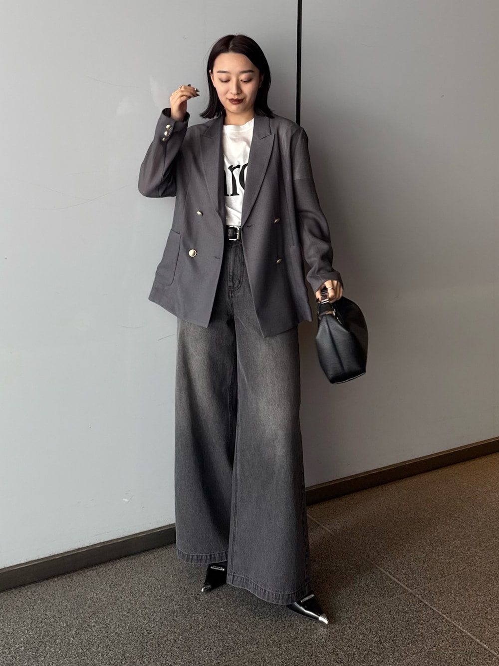 「ジャケット、テーラードジャケット、春コーデ、春めき満開コーデ、オトナカジュアル、大人かわいい、大人ファッション、おでかけコーデ、お花見コーデ、春服コーデ、楽チンコーデ、今日のコーデ、レディースファッション、きれいめコーディネート、モノトーンコーデ」｜「Lui'sの【大人気アイテム】メッシュジャケット（テーラードジャケット、グレー系）」を使った、miuさん（レディース・158cm）の春コーディネートの1枚目の写真
