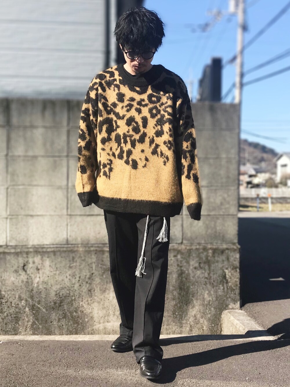 「オトナカジュアル、シンプルコーデ、ビッグシルエット、休日スタイル、レオパード、ニット、スラックス、ローファー、カジュアルコーデ、今日のコーデ、冬コーデ」｜「G.O.Cのマルチオーバーサイズジャガード編みモヘアライクニット（ニット/セーター、ベージュ系）」を使った、munikunさん（メンズ・168cm）の冬コーディネートの1枚目の写真