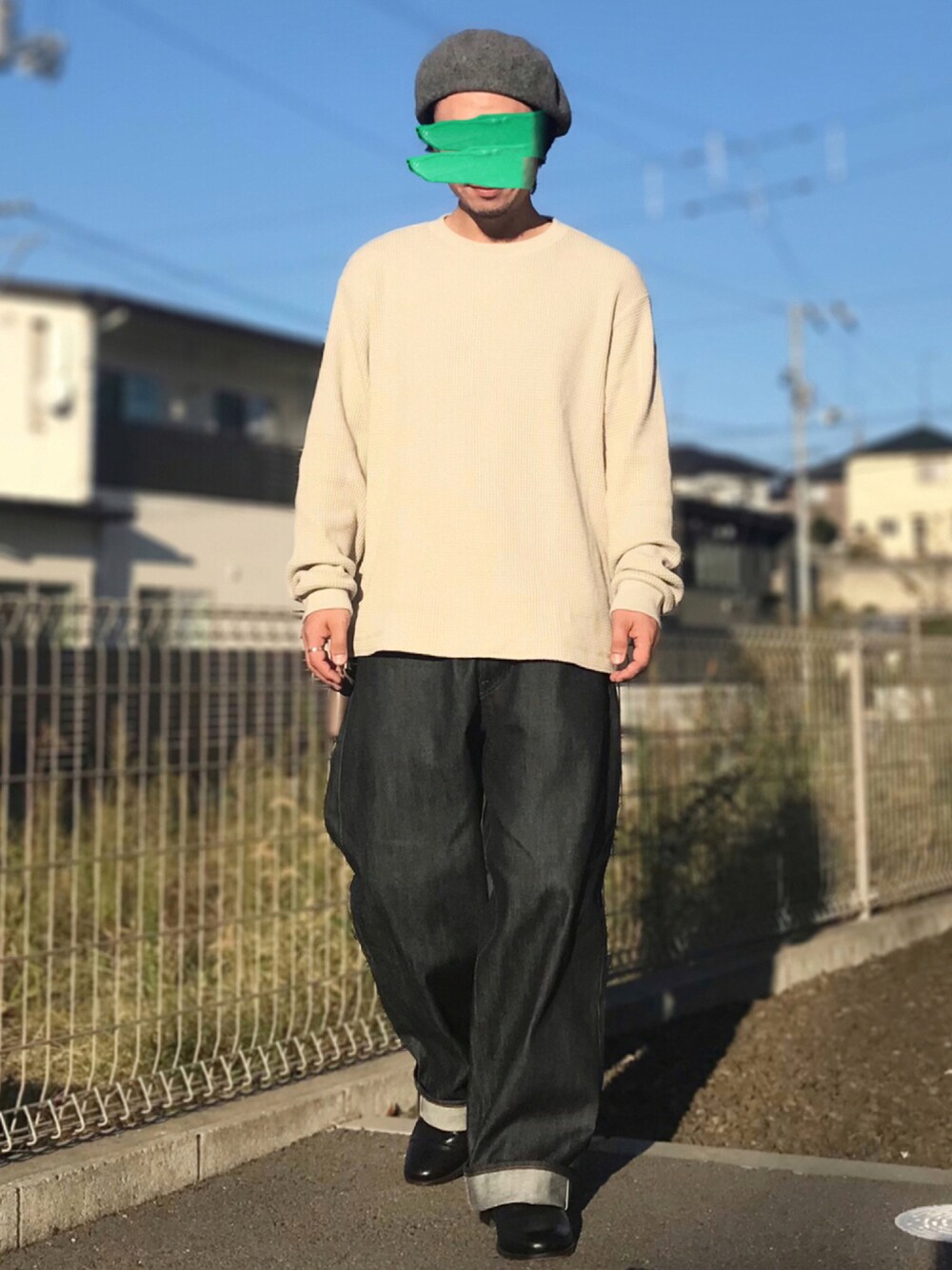 「ビッグシルエット、シンプル、ベレー帽、ローファー、秋のコーデ、ロンT、ワイドパンツ、デニムパンツ、革靴、ワッフル、低身長、シンプルスタイル、今日のコーデ、オトナカジュアル、だから秋服が好き」｜「SAKULAの【僕らが纏うモノ】at SAKULA - 5 POCKET SELVEDGE WIDE DENIM/ワイドデニム（デニムパンツ、ブルー系）」を使った、munikunさん（メンズ・168cm）の秋コーディネートの1枚目の写真