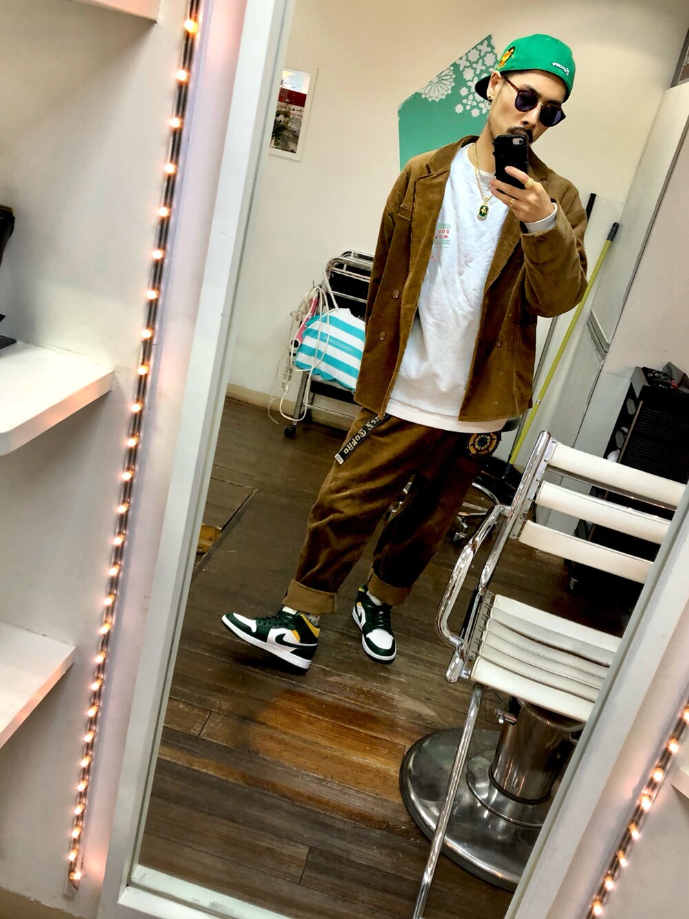 「WEARハロウィン2022、秋コーデ、秋のコーデ、オーバーサイズ、セットアップ、ストリート、ストリートコーデ、ブラウン、グリーン、キャップ、ジャケット、ワイドパンツ、スニーカー、NIKE、ナイキ」｜「DONCAREのアイテム（キャップ、グリーン系）」を使った、tkc18さん（メンズ・173cm）の秋コーディネートの1枚目の写真