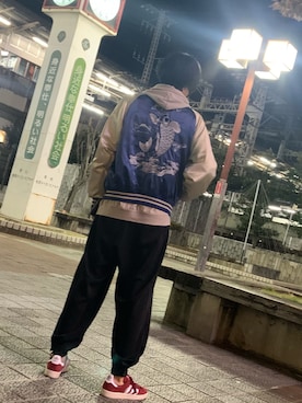 「アイテム（スカジャン）」を使った、ズオさん（メンズ・178cm・20代）の秋コーディネート