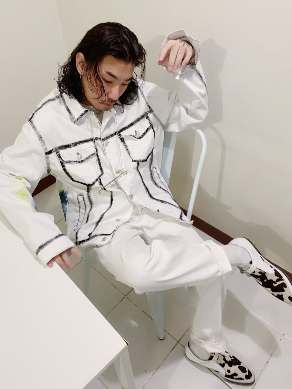「summer、ootd、white、vintage、adidas Originals by JEREMY SCOTT、adidas originals、古着、古着MIX、男の子コーデ、白いスニーカー」｜「ZARAのアイテム（デニムジャケット、ホワイト系）」を使った、Ethan Chuさん（メンズ・172cm）の夏コーディネートの1枚目の写真