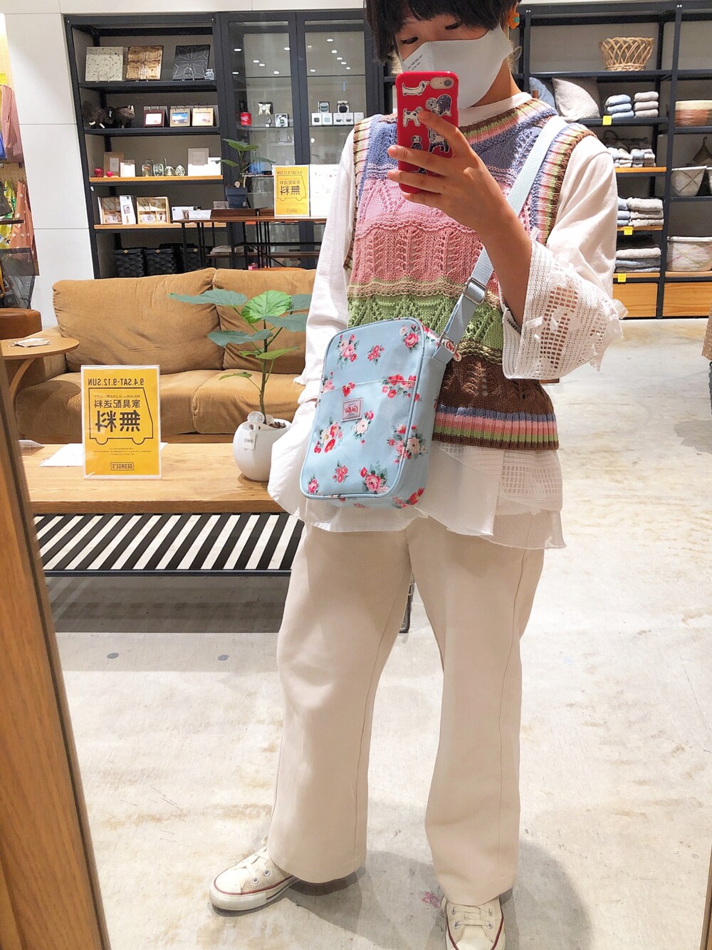 「カラフル、パステルカラー」｜「Cath Kidstonのアイテム（ショルダーバッグ、ブルー系）」を使った、halkaさん（レディース・153cm）の秋コーディネートの1枚目の写真