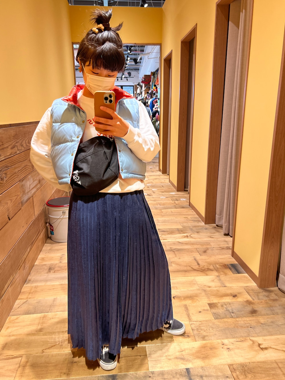 「BEAMS、BEAMS BOY」｜「VANSのVANS/ヴァンズ/OLD SKOOL/BLK（スニーカー、ブラック系）」を使った、halkaさん（レディース・153cm）の秋コーディネートの1枚目の写真
