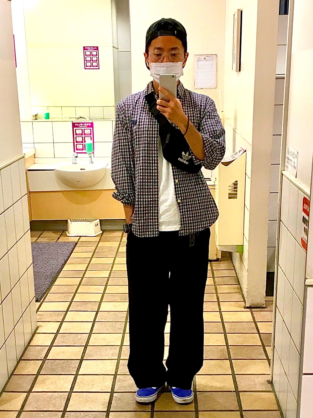 「シンプル、今日のコーデ、お洒落さんとつながりたい、低身長コーデ、スニーカー、ストリートコーデ、いいね、save、フォローお願いします🤑、ワイドパンツ、古着MIX、VANS、カジュアルコーデ」｜「STUSSYのアイテム（キャップ、ブラック系）」を使った、minoruさん（メンズ・165cm）の秋コーディネートの1枚目の写真