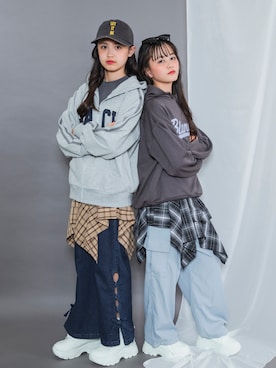 「MELLOW-LY（メロウリー）の【MELLOW-LY/WEB限定】リボンフレアデニムパンツ（デニムパンツ、ブルー系）」を使った、branshesさん（キッズ・120cm）の秋コーディネート