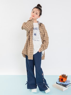 「MELLOW-LY（メロウリー）の【MELLOW-LY/WEB限定】リボンフレアデニムパンツ（デニムパンツ、ブルー系）」を使った、branshesさん（キッズ・120cm）の秋コーディネート