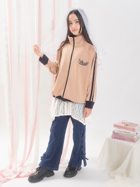 「MELLOW-LY（メロウリー）の【MELLOW-LY/WEB限定】リボンフレアデニムパンツ（デニムパンツ、ブルー系）」を使った、branshesさん（キッズ・120cm）の秋コーディネート