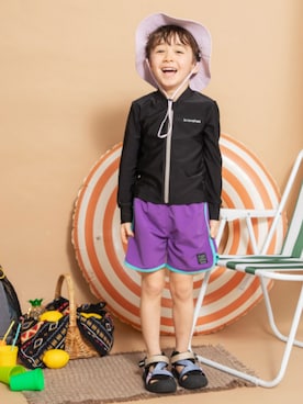 「BRANSHES（ブランシェス）の【水着 / SWIM】配色サーフパンツ（水着、パープル系）」を使った、branshesさん（キッズ・110cm）の夏コーディネート