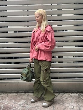 「BEAMS BOY（ビームスボーイ）のナイロン ポプリン ミリタリー パンツ（カーゴパンツ、グリーン系）」を使った、BEAMS BOYさん（レディース・153cm）の夏コーディネート