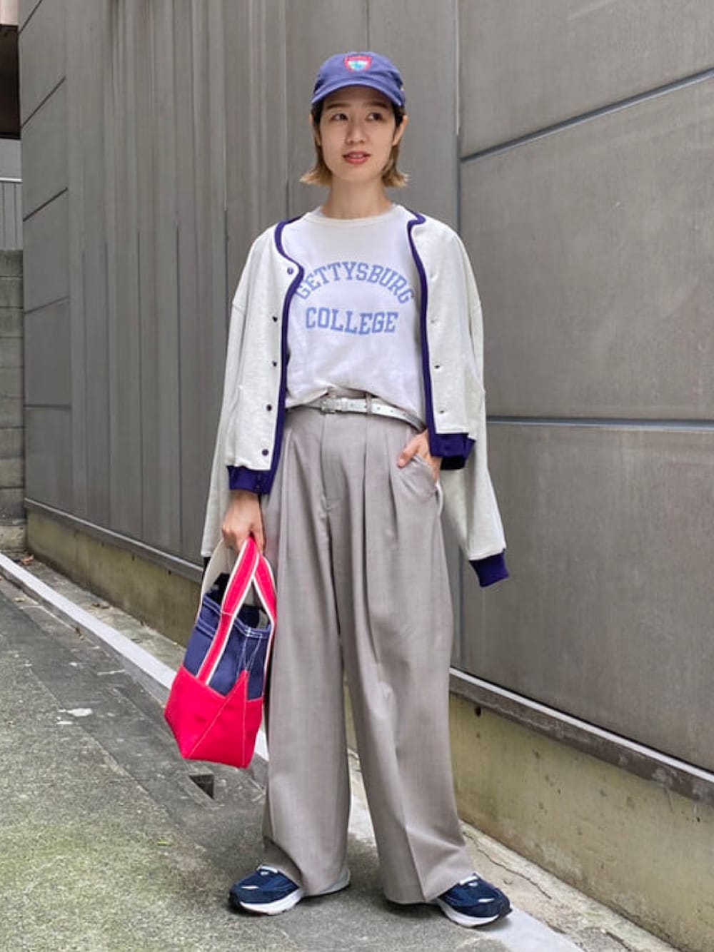 BEAMS BOYのスラックスを使った「ネイビー」の人気ファッション