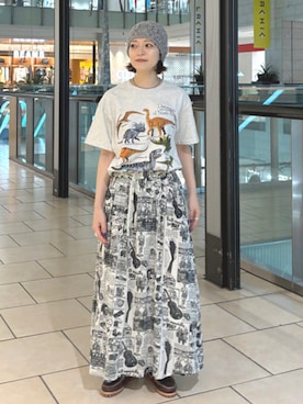 「BINDU（ビンドゥー）の【別注】BINDU / アドバタイジング スカート（スカート、ホワイト系）」を使った、BEAMS BOYさん（レディース・153cm）の夏コーディネート