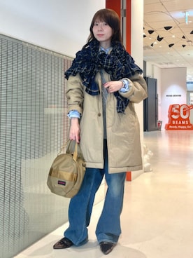 「BEAMS BOY（ビームスボーイ）のBRIEFING × BEAMS BOY / 別注 ヘルメット バッグ（ショルダーバッグ、ブラウン系）」を使った、BEAMS BOYさん（レディース・166cm）の秋コーディネート