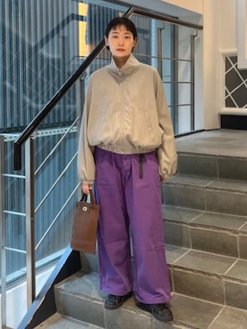 「BEAMS BOY（ビームスボーイ）の【別注】Gramicci / 2プリーツ ワイドパンツ（スウェットパンツ、パープル系）」を使った、BEAMS BOYさん（レディース・169cm）の秋コーディネート