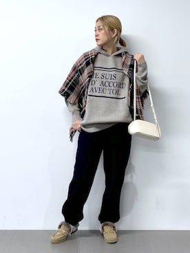 「アイテム（ストール/ショール）」を使った、ニッシさん（レディース・164cm・40代）の秋コーディネート