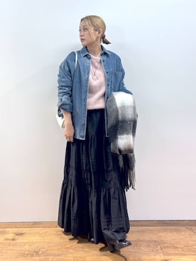 「アイテム（ストール/ショール）」を使った、ニッシさん（レディース・164cm）の秋コーディネート