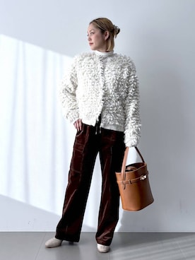 「アイテム（シュシュ）」を使った、ニッシさん（レディース・164cm）の冬コーディネート