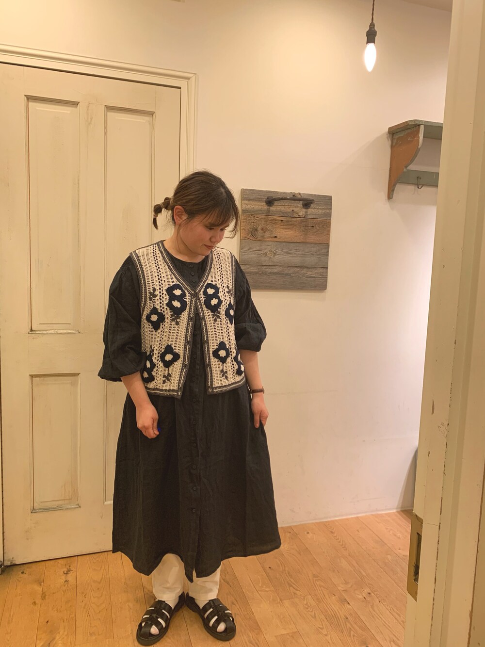 「刺繍、ニットベスト、ボリューム袖、大人カジュアル、オトナカワイイ、春コーデ、サマンサ モスモス(Samansa Mos2)、サマンサモスモス、SM2olohuoneエスパル福島店、ツハル」｜「Samansa Mos2のさがら刺繍ニットベスト（ベスト、ホワイト系）」を使った、Iwakamiさん（レディース・160cm）の春コーディネートの1枚目の写真