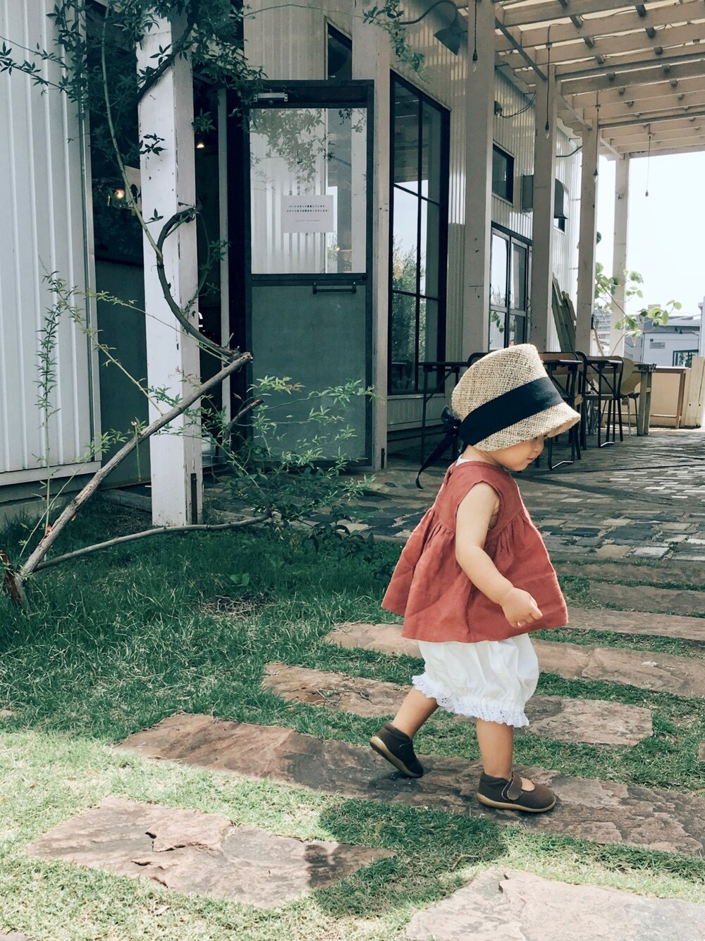 「ナチュラル、休日コーデ、韓国子供服、1歳、女の子、ゆるコーデ、ベビーコーデ、キッズファッション」｜「kubomiのアイテム（帽子、ベージュ系）」を使った、𝑀𝐼𝑁さん（キッズ・80cm）の秋コーディネートの1枚目の写真