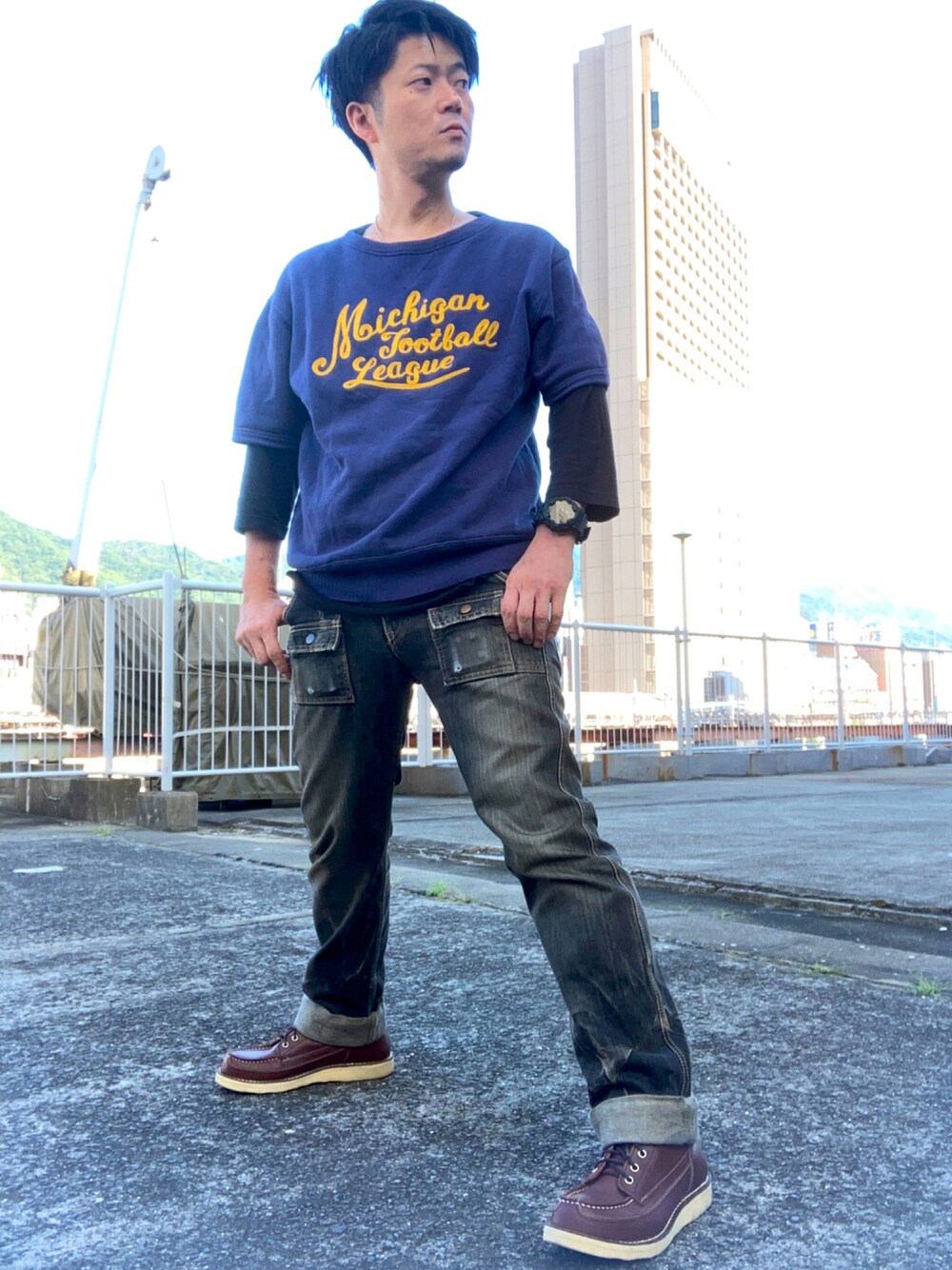 「アメカジ、G-SHOCK、ATTACHMENT、ブラックデニム、Danner、ダナー、半袖スウェット、CHESWICK、ETERNAL、エターナル、チェスウィック、だから秋服が好き」｜「G-SHOCKのWEB限定 CASIO/カシオ G-SHOCK GA-735A-1AJR 35周年記念モデル（アナログ腕時計、ブラック系）」を使った、iadonさん（メンズ・165cm）の秋コーディネートの1枚目の写真