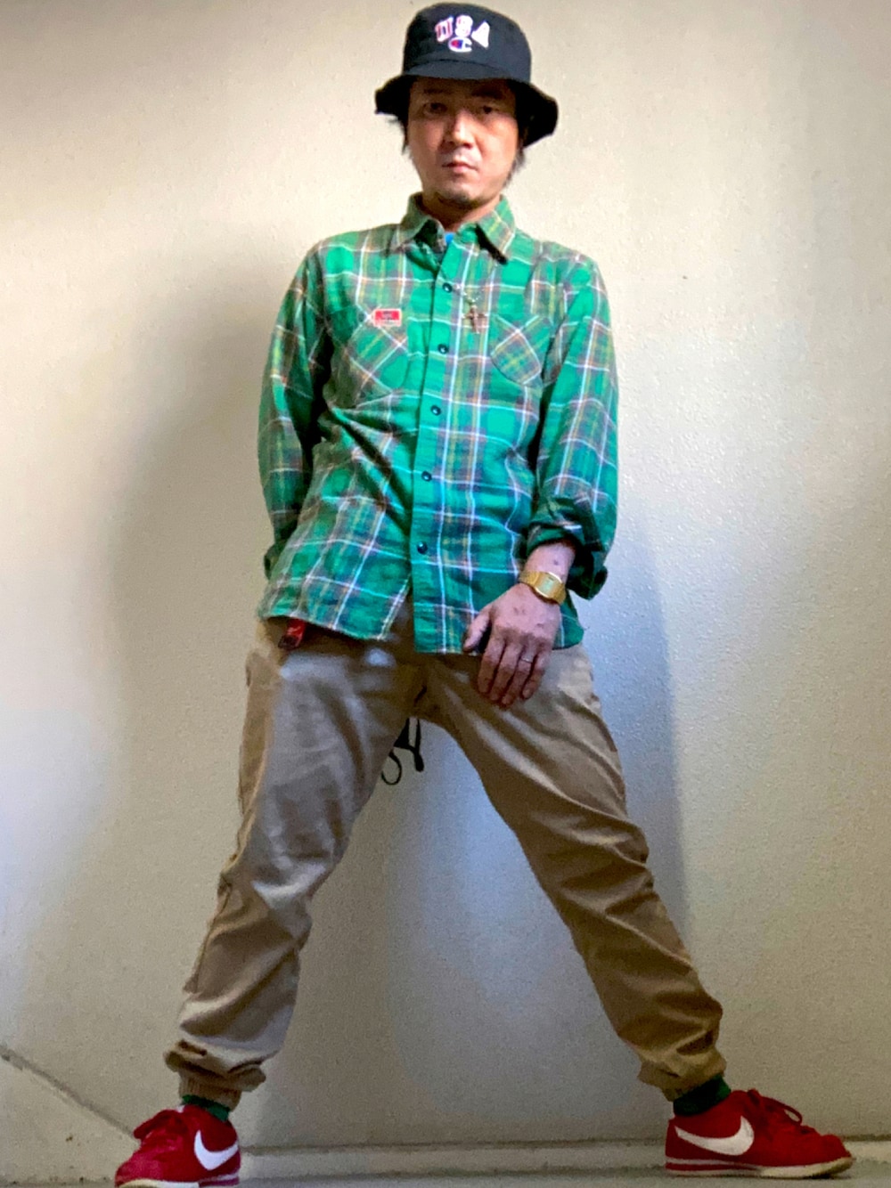「チェック、NIKE、ネルシャツ、Dickies、Champion、コルテッツ、東洋エンタープライズ、nike cortez、Fender、バケツハット、チープカシオ、ｺﾞｰﾙﾄﾞｳｫｯﾁ、cats paw、だから秋服が好き」｜「ChampionのWEGO/Champion USAロゴバケットハット（ハット、ブラック系）」を使った、iadonさん（メンズ・165cm）の秋コーディネートの1枚目の写真