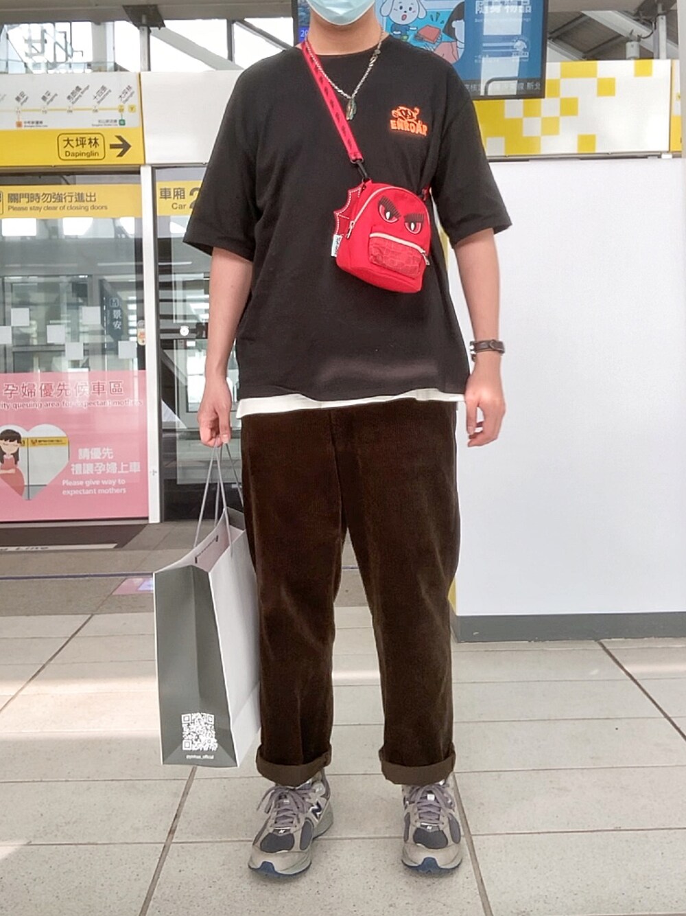 「ootd、ootdtw、秋冬コーデ、New Balance、enroar、UNIQLO、notcold」｜「UNIQLOのアイテム（パンツ、ブラウン系）」を使った、沙皮Shappiさん（メンズ・187cm）の冬コーディネートの1枚目の写真