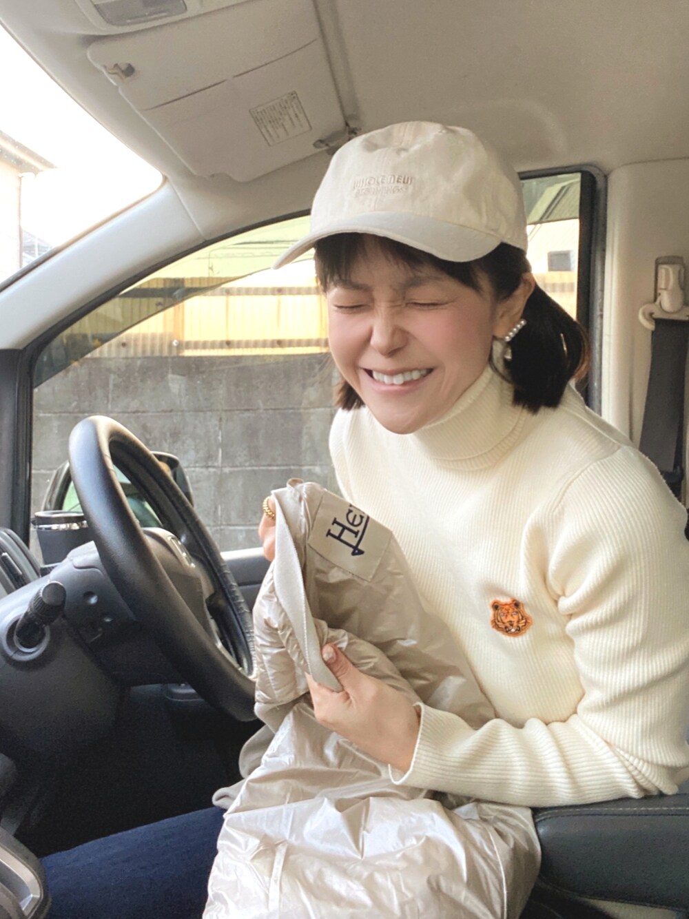 「大人女子、休日スタイル」｜「Ungridのリネン混CAP（キャップ、ホワイト系）」を使った、mgmymdさん（レディース・163cm）の冬コーディネートの1枚目の写真