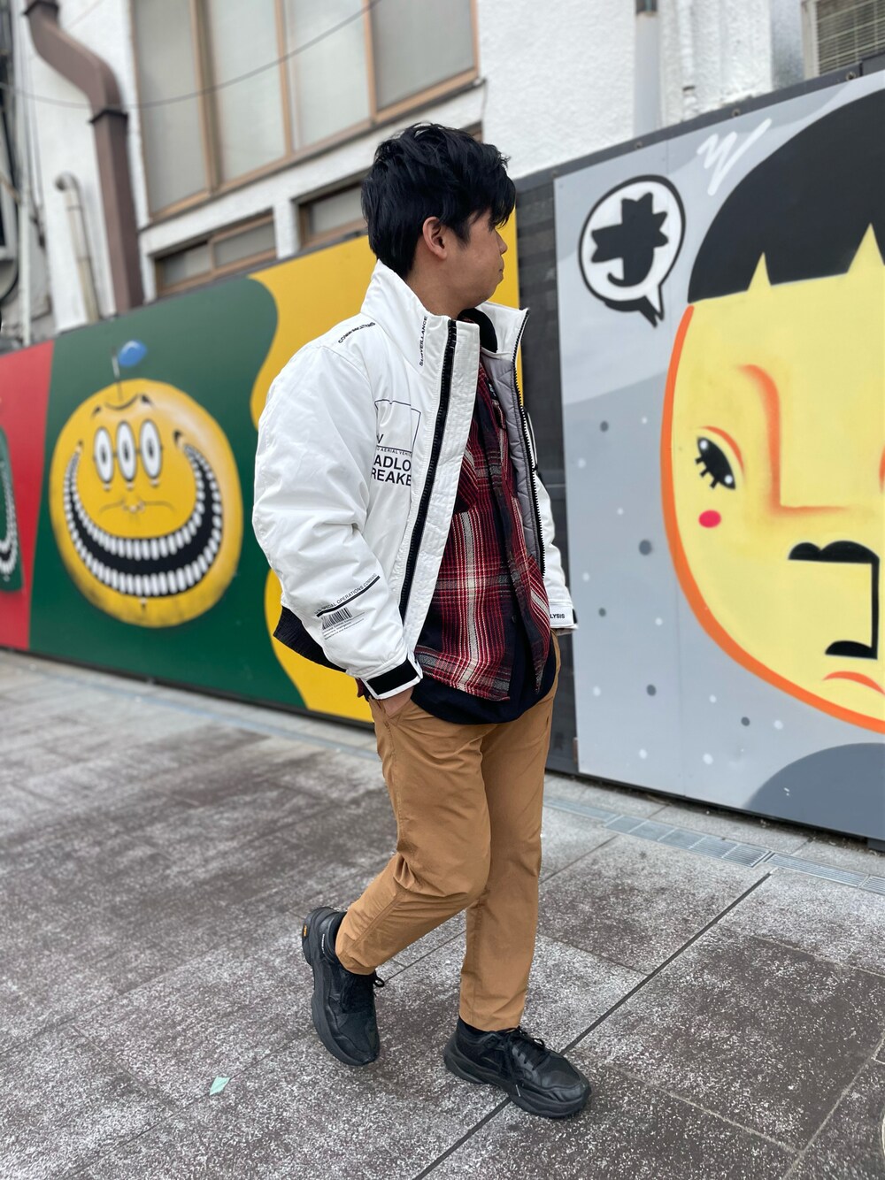 「ミリタリー、MA-1、AVIREX、オーバーサイズ、休日スタイル、秋服、低身長コーデ、いいね、save、フォローお願いします🤑、AVIREX心斎橋、ファッションの力を信じよう」｜「AVIREXのウェザーウォッチャー フライトジャケット（ミリタリージャケット、ホワイト系）」を使った、南慎也さん（メンズ・166cm）の秋コーディネートの1枚目の写真