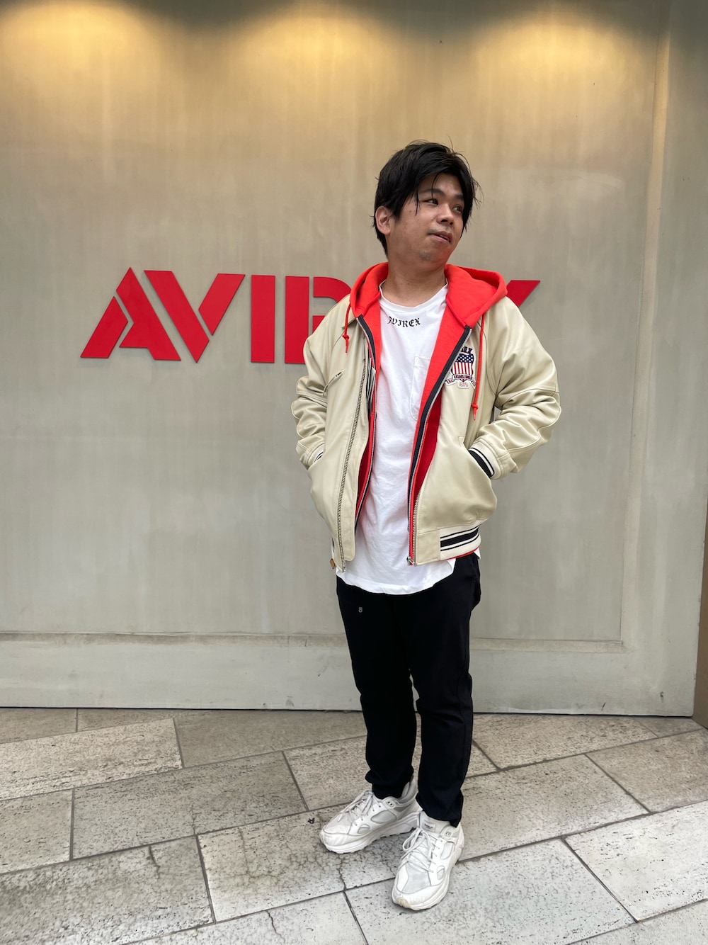 「AVIREX、AVIREXBelle、AVIREX心斎橋、ファッションの力を信じよう、休日スタイル、秋コーデ、秋服準備はじめました、おしゃれさんと繋がりたい、秋のコーデ、ootd、いいね、save、フォローお願いします🤑、ストリート、オーバーサイズ、スニーカー、ロゴT」｜「AVIREXのLIGHT SIGNATURE VARSITY JACKET/ ライトシグネチャー バーシティージャケット（ブルゾン、ホワイト系）」を使った、南慎也さん（メンズ・166cm）の秋コーディネートの1枚目の写真