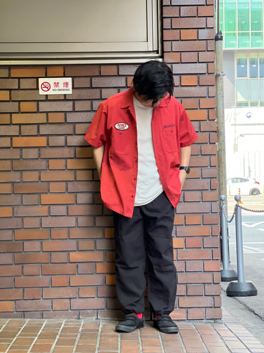 「カジュアル、シンプル、AVIREX、休日スタイル、春コーデ、低身長、AVIREXBelle、AVIREX心斎橋、ファッションの力を信じよう、春服みてみて」｜「AVIREXの【MILITARY GARMENTS】ユーティリティ イージー パンツ / UTILITY EASY PANTS / アヴィレックス / AVIREX（その他パンツ、ブラック系）」を使った、南慎也さん（メンズ・166cm）の春コーディネートの1枚目の写真