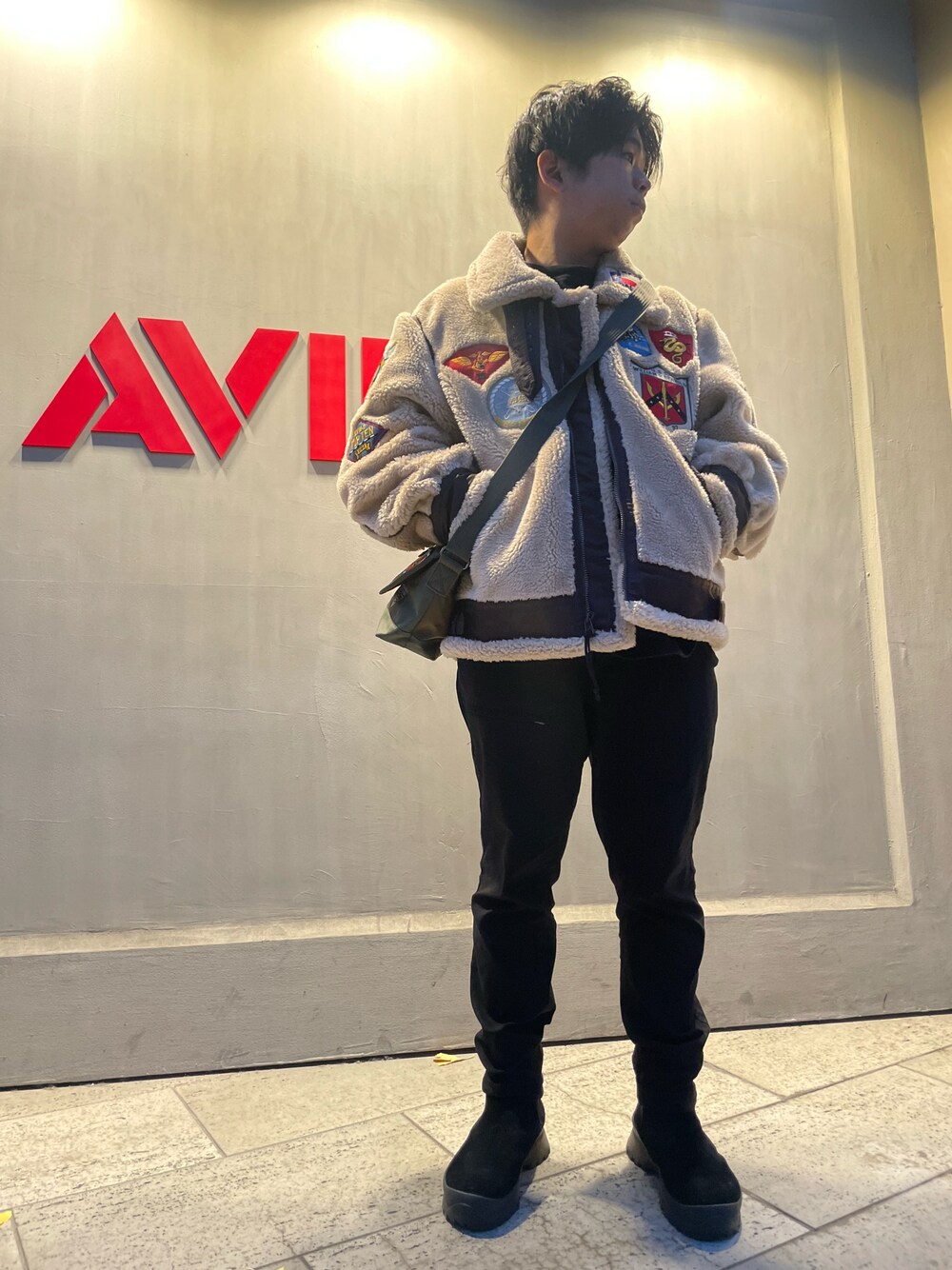 「私の推しブランド、今日のコーデ、メンズファッション、冬コーデ、ストリートコーデ、低身長コーデ、AVIREX、AVIREXBelle、AVIREX心斎橋、黒、ジャケットスタイル、ミリタリージャケット、ootd、ファッションの力を信じよう、ワッペン」｜「AVIREXのレトロ ボア B-3 トップガン / RETRO BOA B-3 TOPGUN / アヴィレックス / AVIREX（その他アウター、ベージュ系）」を使った、南慎也さん（メンズ・166cm）の冬コーディネートの1枚目の写真