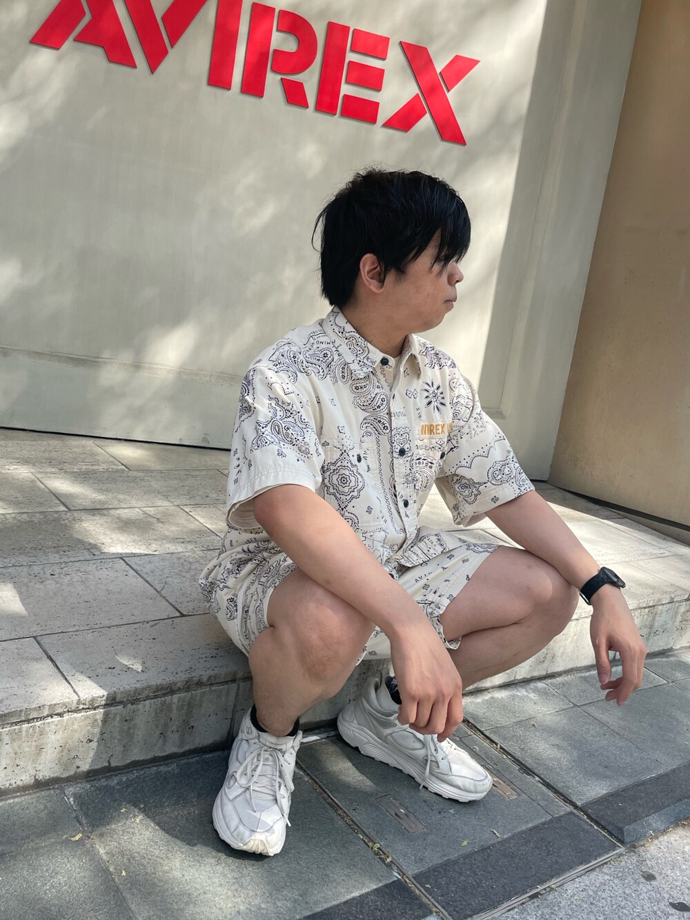 「AVIREX、AVIREXBelle、おしゃれさんと繋がりたい、AVIREX心斎橋、セットアップ、バンダナ、ラフ、大人カジュアル、いいね、save、フォローお願いします🤑、春、春コーデ、ootd、夏、柄シャツ、シャツスタイル」｜「AVIREXの【TYPE BLUE/タイプブルー】半袖 バンダナ デニム シャツ / S/S BANDANA DENIM SHIRT / アヴィレックス /AVIREX（シャツ/ブラウス、ベージュ系）」を使った、南慎也さん（メンズ・166cm）の春コーディネートの1枚目の写真